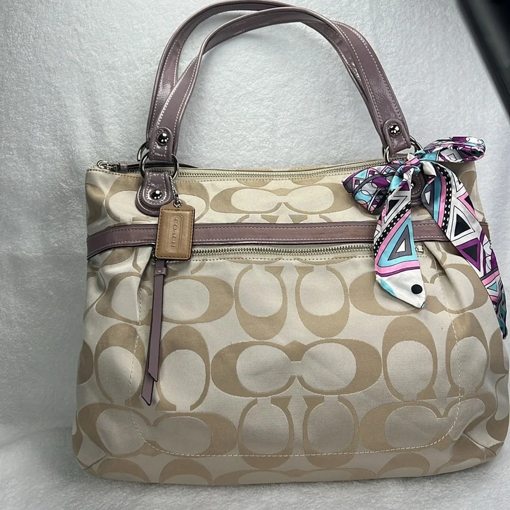 Coach, tan signature C #K 1120–1 8988
